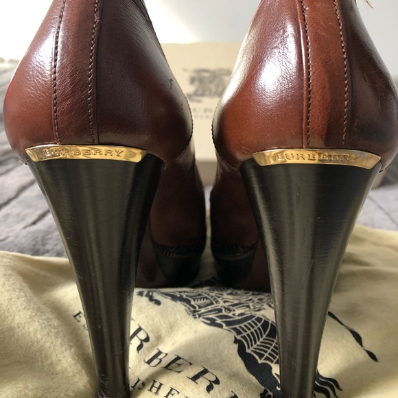 BURBERRY HEELS - Picture 6 of 6